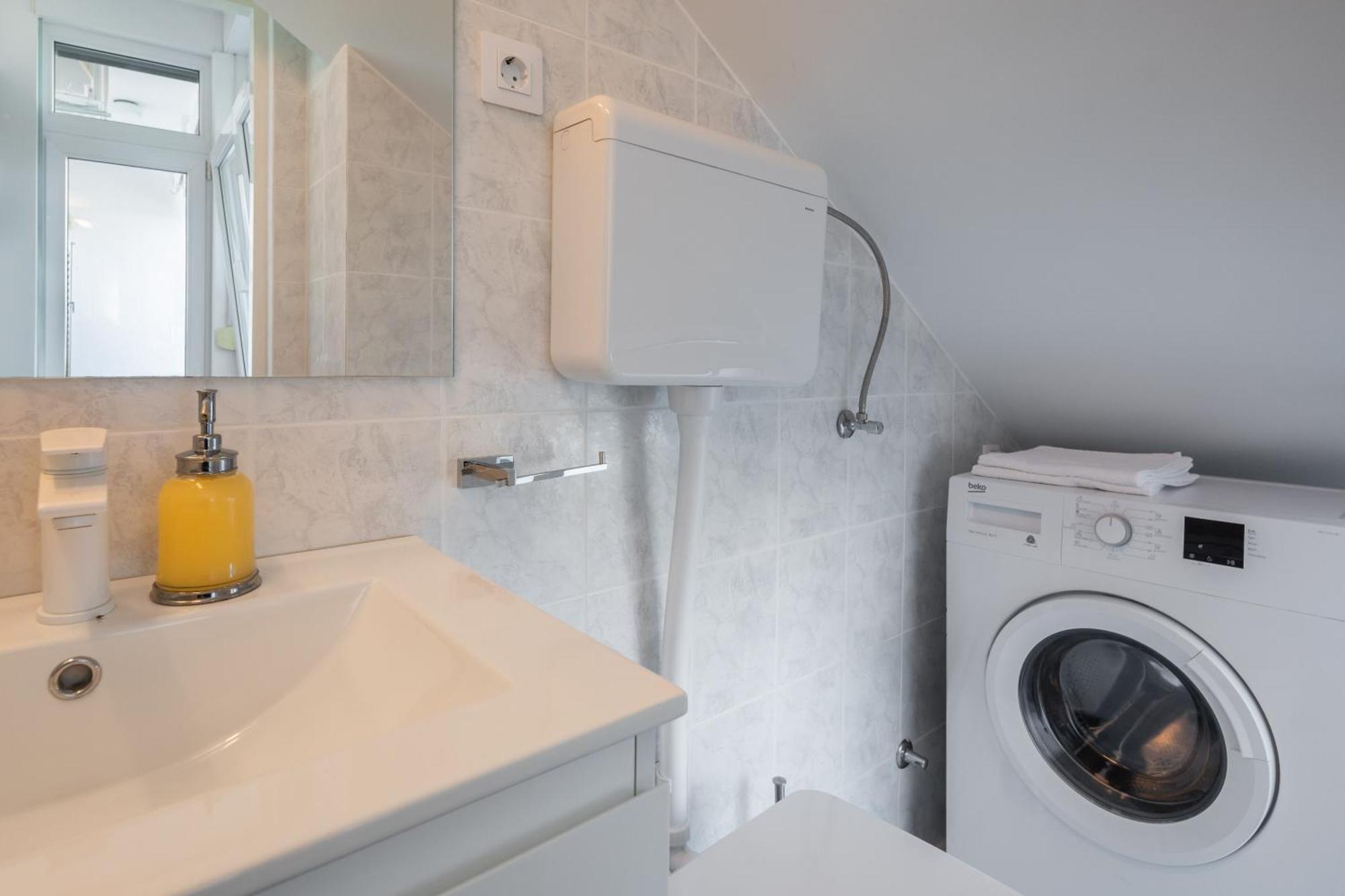 East Side Apartment Оміш Екстер'єр фото
