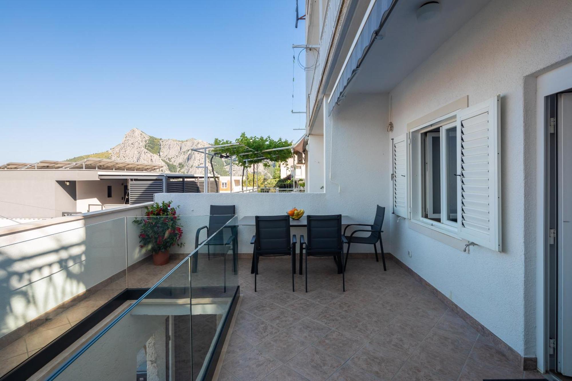 East Side Apartment Оміш Екстер'єр фото